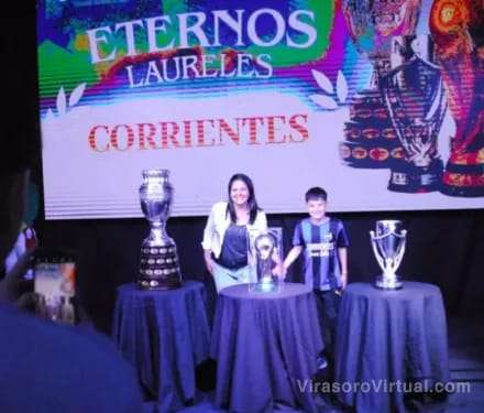 Más de 30 mil correntinos visitaron las copas ganadas por la selección