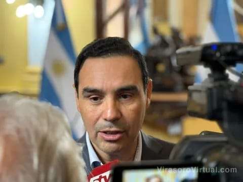 El gobernador Gustavo Valdés entregó subsidios a bomberos voluntarios
