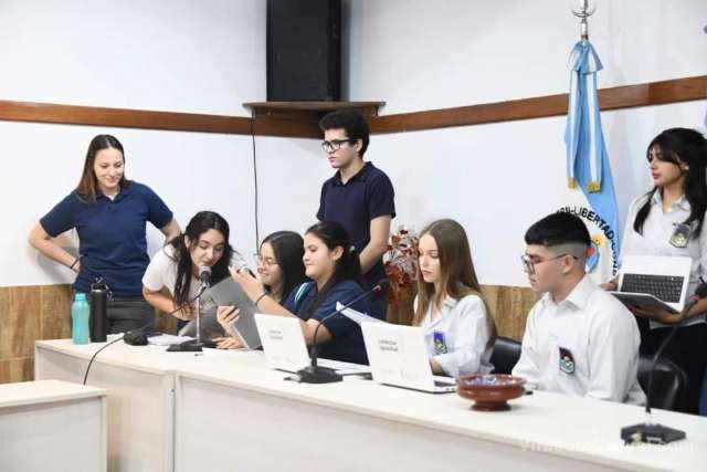 #Estudiantina2024  Voz y participación de los Jóvenes  en el Parlamento Juvenil