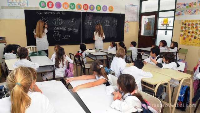 En Argentina, hay un debate pedagógico sobre la enseñanza de la lectura y escritura