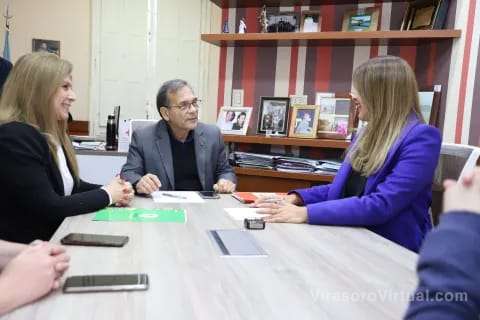El Ministro de Salud Pública, Ricardo Cardozo, firmó un convenio con la presidente de la Cruz Roja Argentina