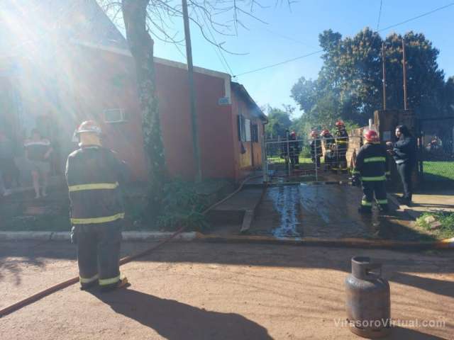 Un incendio destruyó una vivienda en la localidad de Santo Tomé,