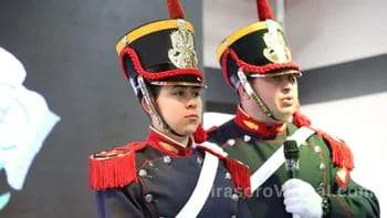 Emotiva presencia de los GRANADEROS A CABALLO en la 5° Feria del Libro