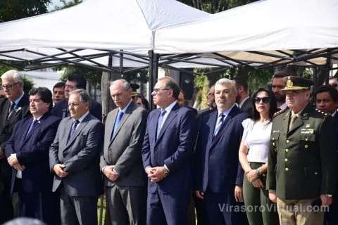 El intendente Eduardo Tassano encabezó un acto oficial en la Plaza 25 de Mayo