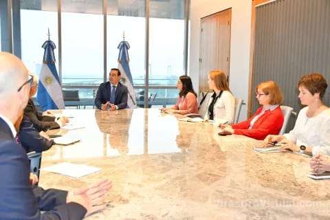 El gobernador , Gustavo Valdés, se reunió con miembros de la Unión Europea