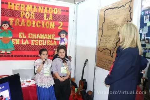 La ministra de Educación, Práxedes López, encabezó el acto de apertura de la Feria