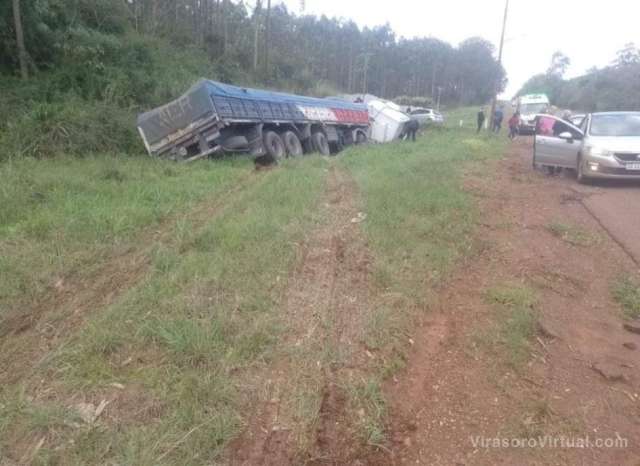 MISIONES  Un camión se despistó en la urta Nacional N° 12 a la altura de Garuhapé,