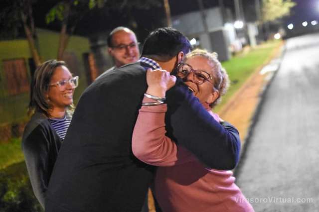 ¡Hoy celebran la finalización de la primera cuadra del asfaltado en la calle Víctor Navajas!