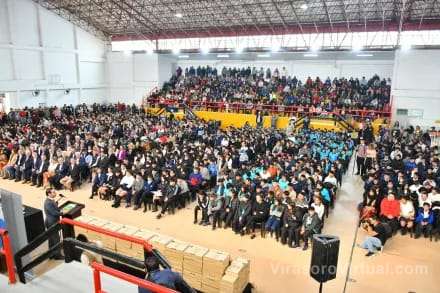 El gobernador Gustavo Valdés entregó 690 netbooks a estudiantes