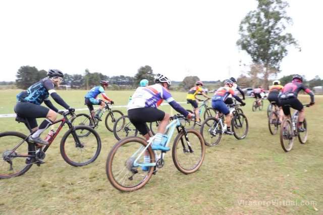 75 ciclistas compitieron en una intensa actividad de Mountain Bike