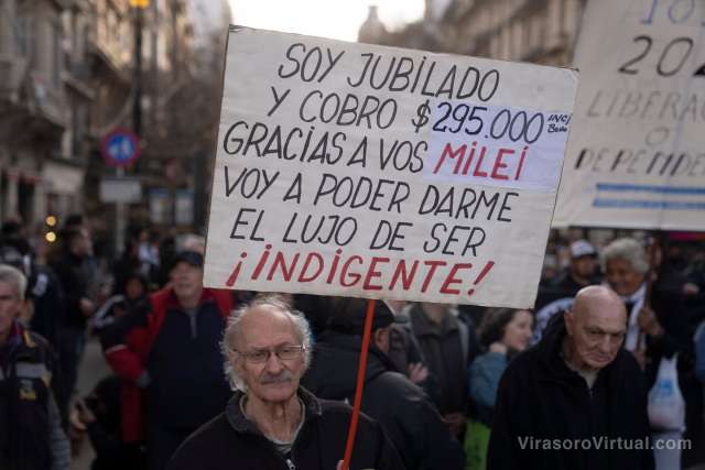 El Gobierno de Argentina ha decidido no aumentar el monto del bono que paga a los jubilados,