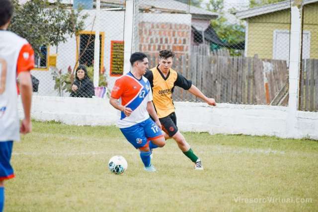 ¡Inició con éxito el Torneo de Fútbol Interbarrial en la cancha Cazadores Correntino!