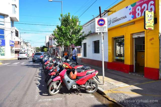 Estacionamiento de motos y bicis