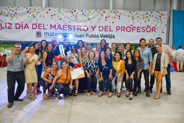 Con el intendente Juan P Valdés y el viceintentendente celebraron junto a los Maestros  su día