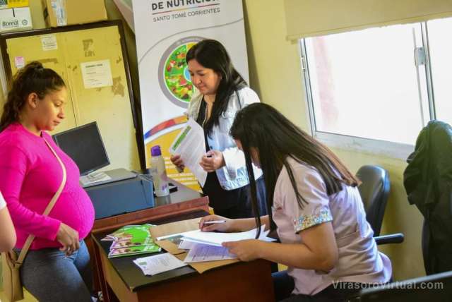 Entregaron las tarjetas Mamá Mbareté en el CIC 1 del barrio Centenario