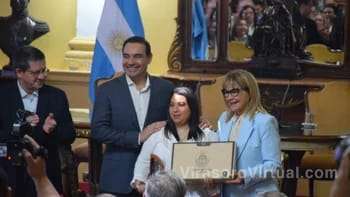 El gobernador Valdés presidió un acto de reconocimiento a los docentes