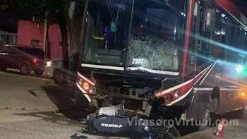 Un motociclista murió tras chocar contra un colectivo en la capital de Corrientes