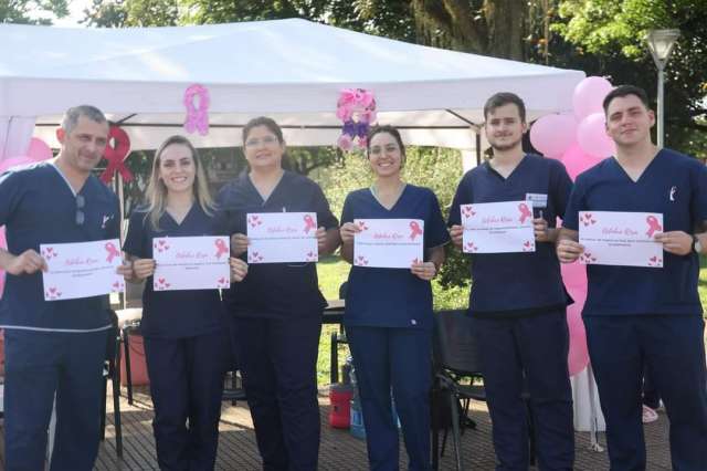 En la Plaza San Martín se vivió “Santo Tomé en rosa”, una tarde llena de emoción y actividades