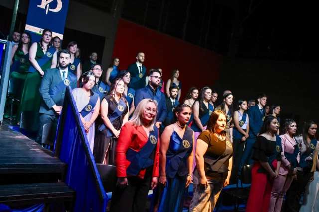 Estuvieron presentes en la ceremonia de colación de grados del Instituto Universitario de Ciencias de la Salud,