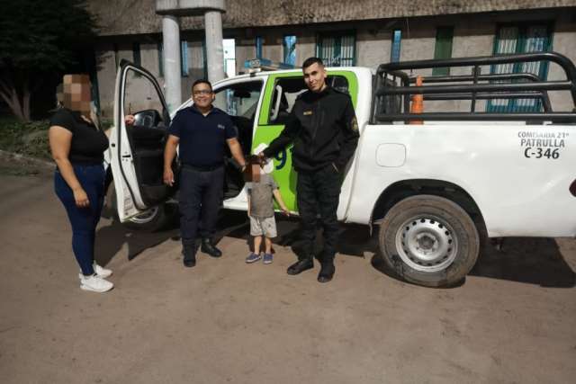 ¡Buena noticia! Dos policías de Corrientes salvaron la vida de un niño de 3 años