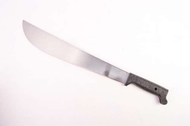 Una mujer denunció que su ex pareja, la atacó con un machete en una hamburguesería