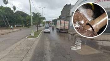 Un caño de agua se ha roto en la intersección de la Av. Raúl Alfonsín y la calle Medrano