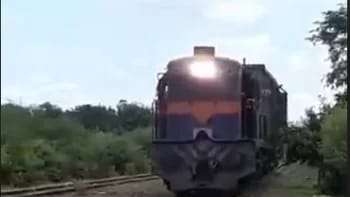 Una mujer fue herida tras la colisión de un tren y un auto