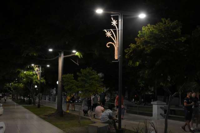 La ciudad se prepara para celebrar la Navidad con decoraciones y eventos especiales