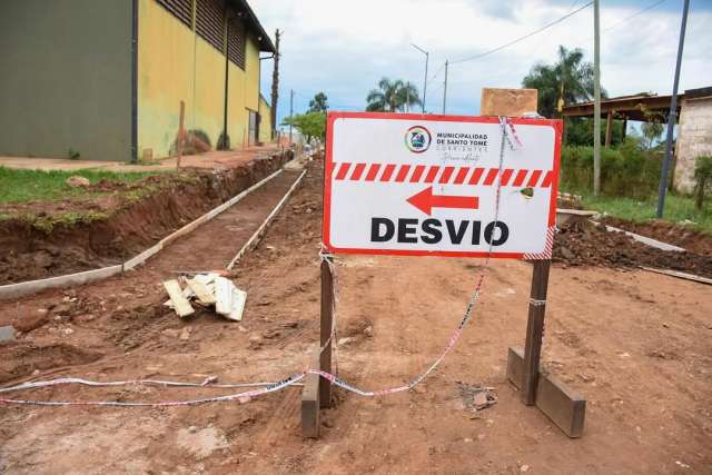 Estan dando los últimos pasos con los cordones cuneta en el nuevo boulevard de los barrios del sur