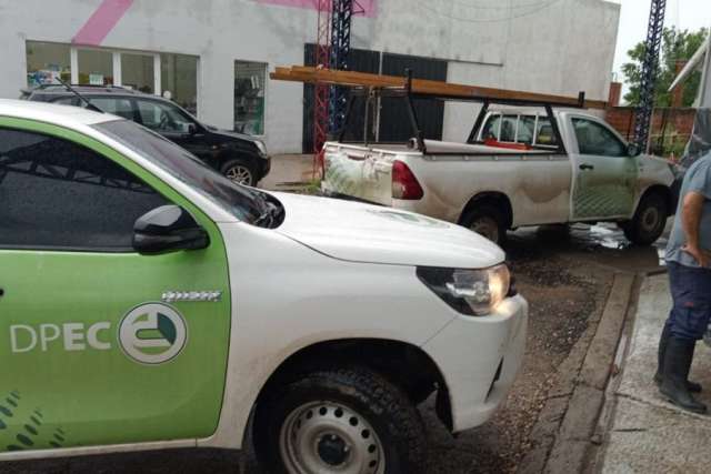 Un grupo de comerciantes correntinos volvieron a protestar frente a la sede de la Dirección Provincial de Energía