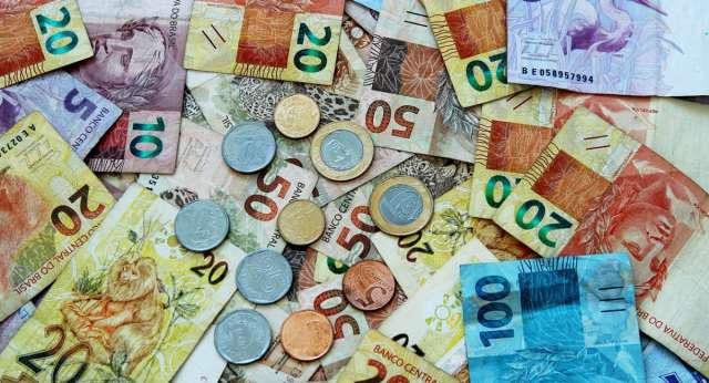 El dólar estadounidense sigue batiendo récords en Brasil,