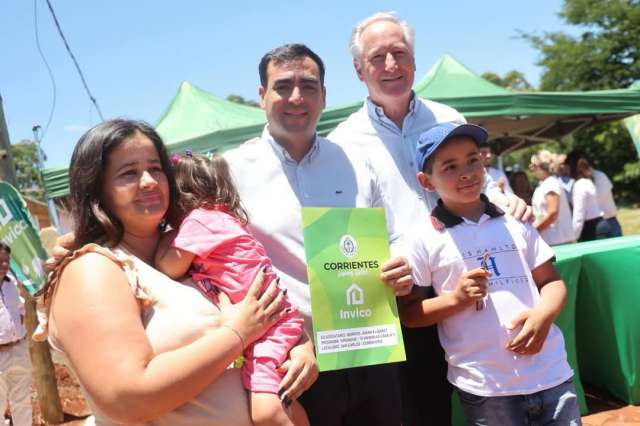 Con el apoyo del Intendente de Santo Tomé el gobernador Valdes inauguró obras