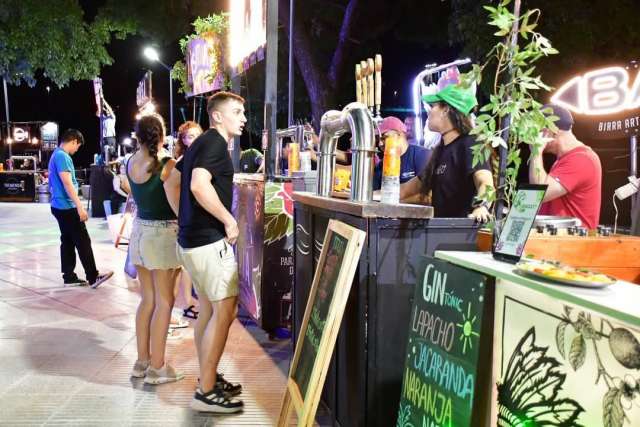 Se invita al público a disfrutar del "Festival Fin de Año" en el Patio Cervecero