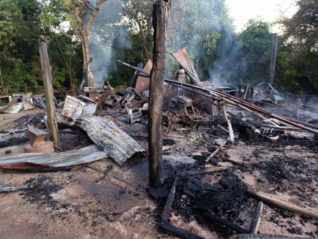 Un incendio destruyó una vivienda precaria en Santo Tomé,