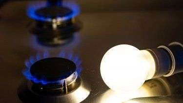 El Gobierno argentino autorizó aumentos en las tarifas de luz y gas a partir de enero
