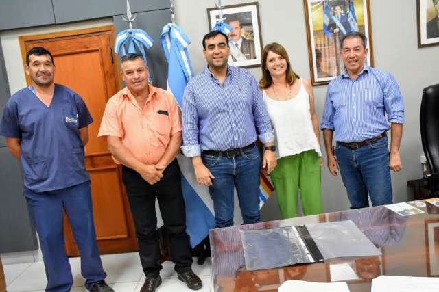 Un grupo de vecinos de Santo Tomé se unió para colaborar con la construcción del cordón cuneta