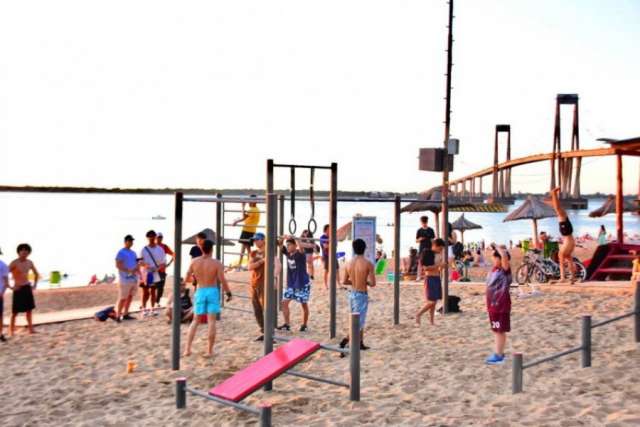 Las playas públicas de Corrientes ofrecen una variedad de actividades deportivas y recreativas