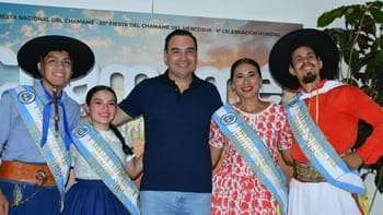 El gobernador Gustavo Valdés asistió a la 2da noche de la 34° Fiesta Nacional del Chamamé