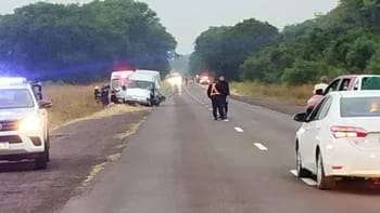 En Empedrado, un choque entre una camioneta y una trafic dejó 4 personas heridas