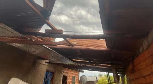 La tormenta que azotó Santo Tomé dejó importantes daños en los sectores de Tablada y Curtiembre