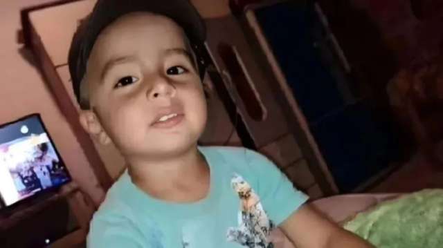 El abogado de la familia de Loan, Juan Gallego, reveló que el menor está siendo retenido por el marino Carlos Pérez