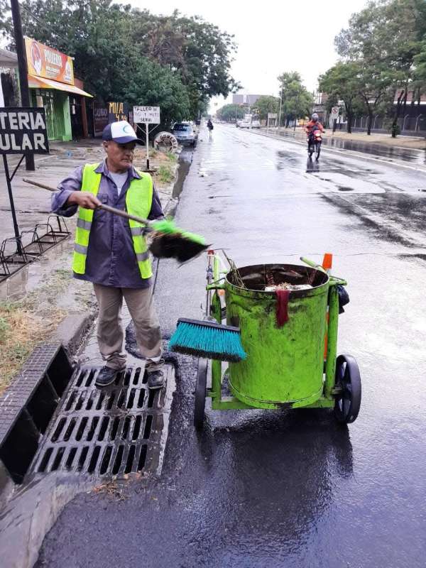 Se reforzaron tareas del Plan Hídrico en la ciudad para mejorar el escurrimiento del agua