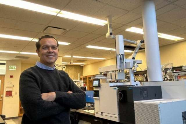 Dante Rojas, bioquímico graduado de la Unne, se destaca en Estados Unidos por su trabajo