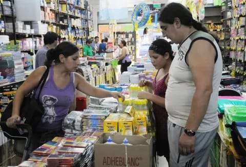 El costo de la canasta escolar para el ciclo lectivo 2025 aumentó un 44%