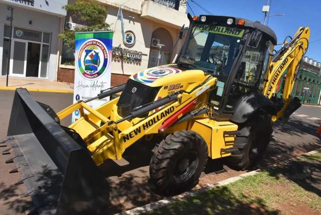 La Municipalidad de Santo Tomé incorporó una nueva retroexcavadora New Holland