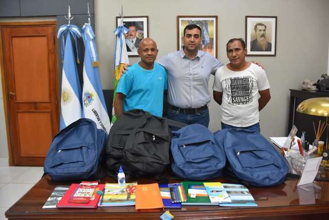 Apoyando  a los hijos de los empleados con útiles escolares