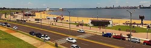 Familias de Posadas viajaron a Encarnación, Paraguay, para hacer compras con vistas al inicio escolar,