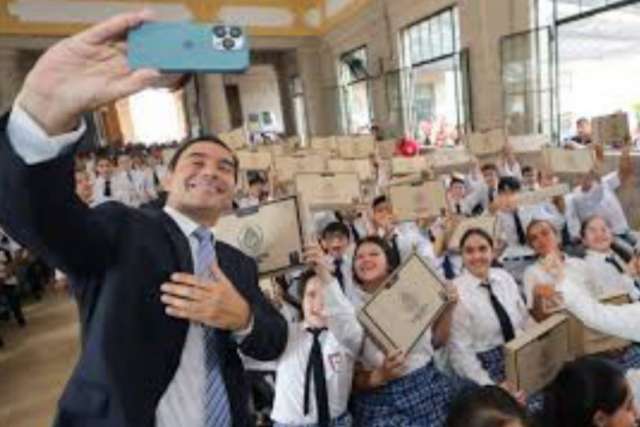 El gobernador Valdés afirmó que no espera paros en el inicio de clases en Corrientes,