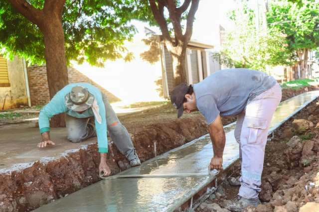 Se está realizando cordón cuneta en calle Norberto Centeno,