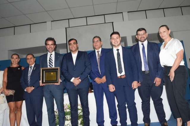 Se entregó el Premio "Río Uruguay", Mención Honoris Causa 2024, al Lic. Axel Barceló,